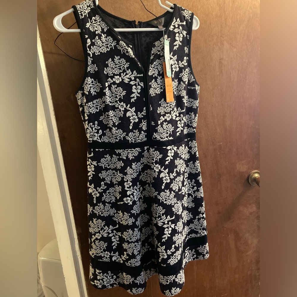 Mix By 41 Hawthorn, Aria Piped Knit Dress
Size L
